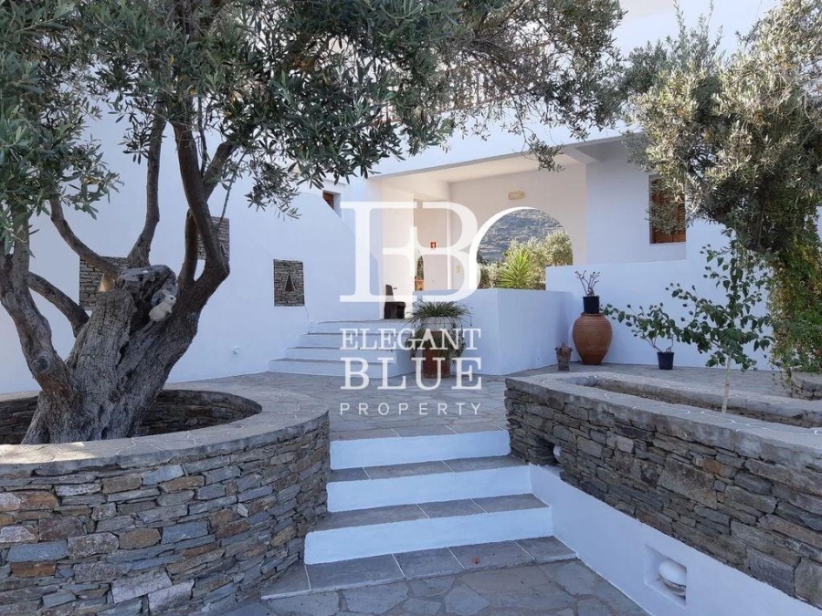 (For Sale) Residential Residence complex || Cyclades/Sifnos - 263 Sq.m, 9 Bedrooms, 880.000€ 