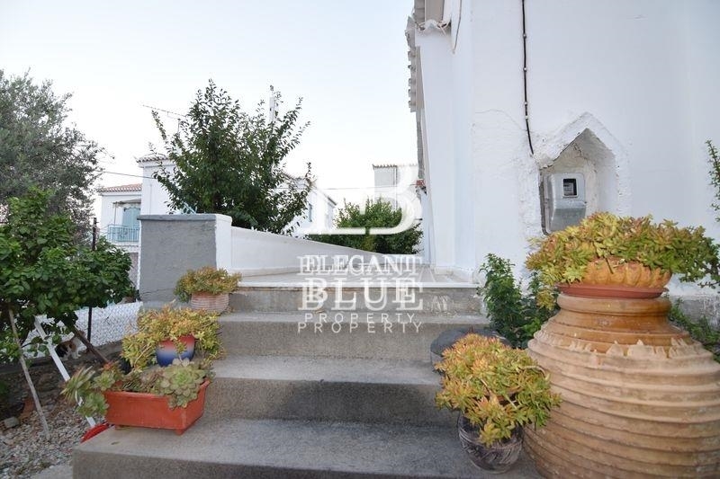 (For Sale) Residential Detached house || Piraias/Spetses - 110 Sq.m, 2 Bedrooms, 700.000€ 