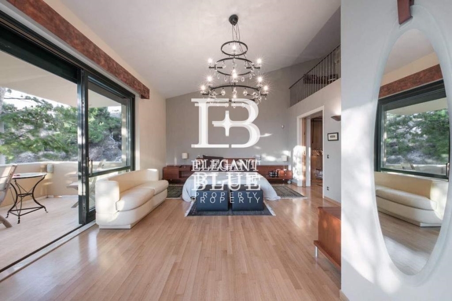 (For Sale) Residential Detached house || Athens South/Glyfada - 900 Sq.m, 6 Bedrooms, 3.000.000€ 